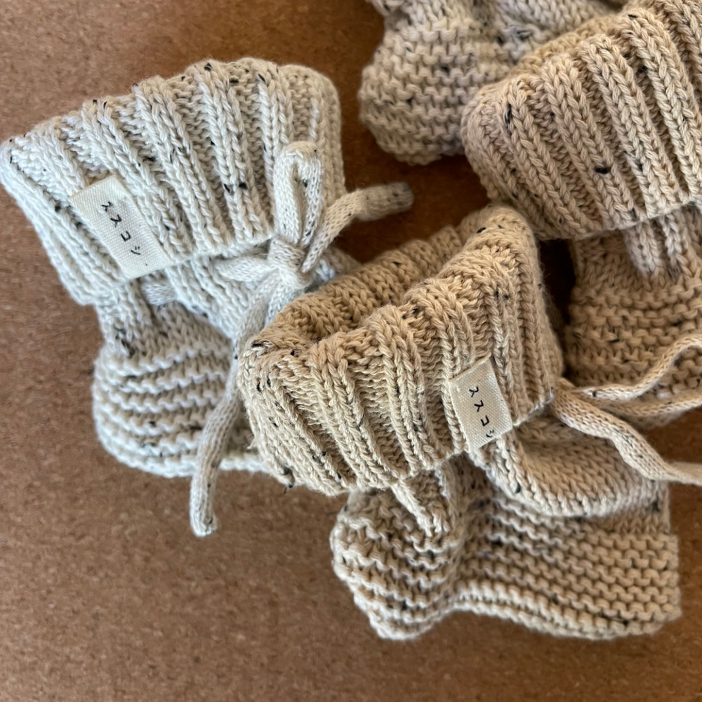 Susukoshi-Knitted-organic-baby-booties